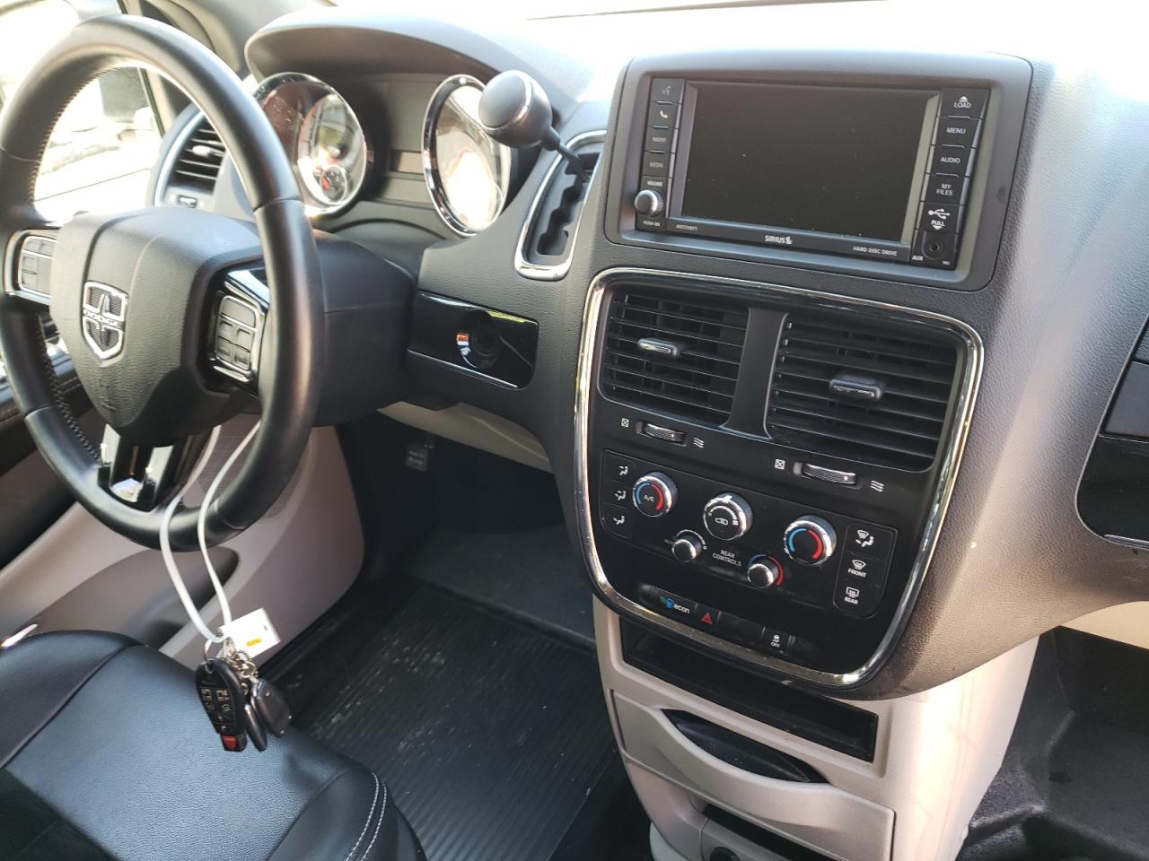 Photo 9 from auction – 2017 DODGE GRAND CARA with VIN 2C4RDGCG0HR616635