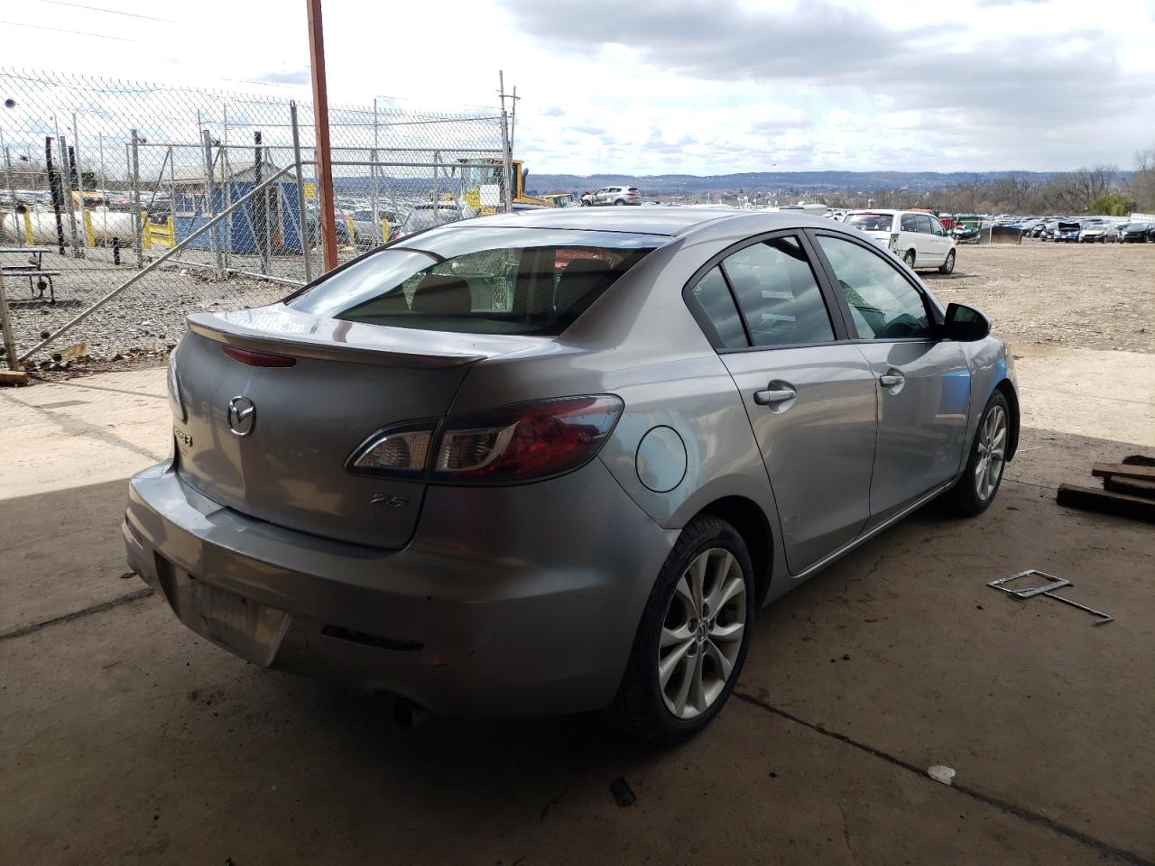 Photo 4 from auction – 2011 MAZDA 3 S with VIN JM1BL1U65B1378347