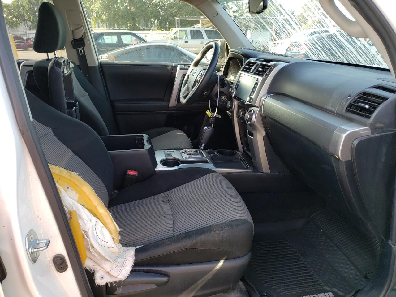 Photo 5 from auction – 2020 TOYOTA 4RUNNER SR with VIN JTEZU5JR6L5217187