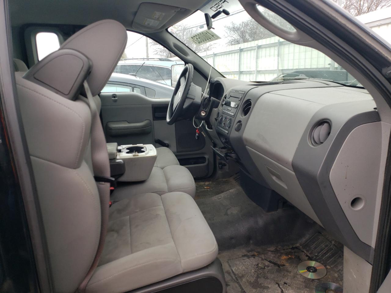 Photo 5 from auction – 2005 FORD F150 with VIN 1FTRF02W15KC07404