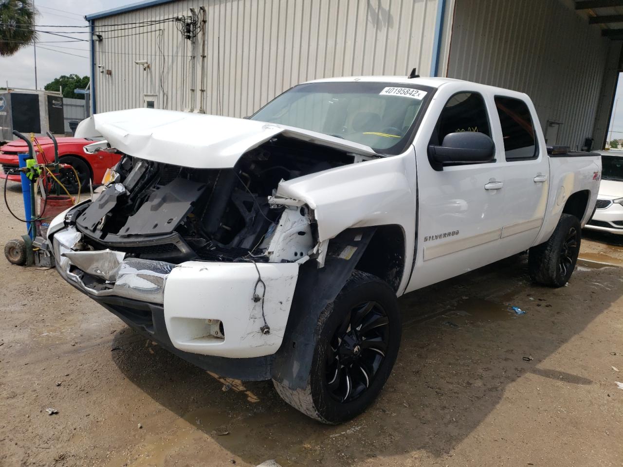 Photo 2 from auction – 2011 CHEVROLET SILVERADO with VIN 3GCPKSE32BG281689