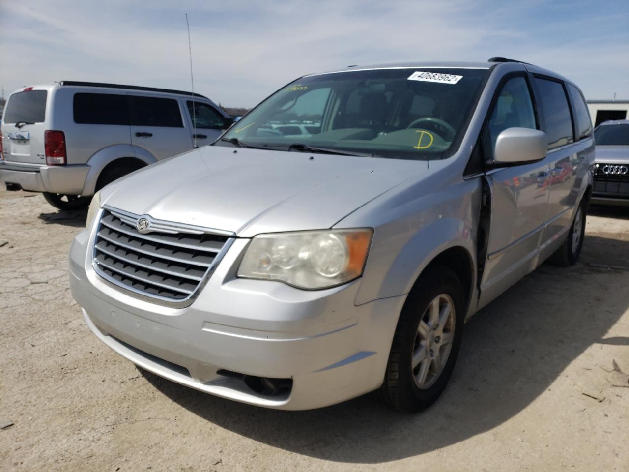 Photo 2 from auction – 2010 CHRYSLER TOWN & COU with VIN 2A4RR5D19AR479033