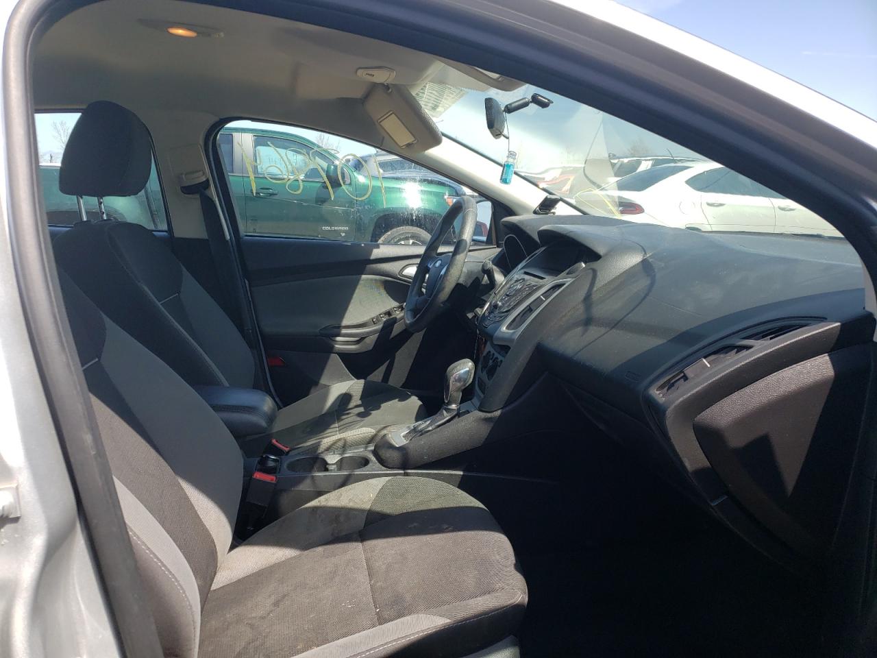 Photo 5 from auction – 2014 FORD FOCUS SE with VIN 1FADP3F21EL369257
