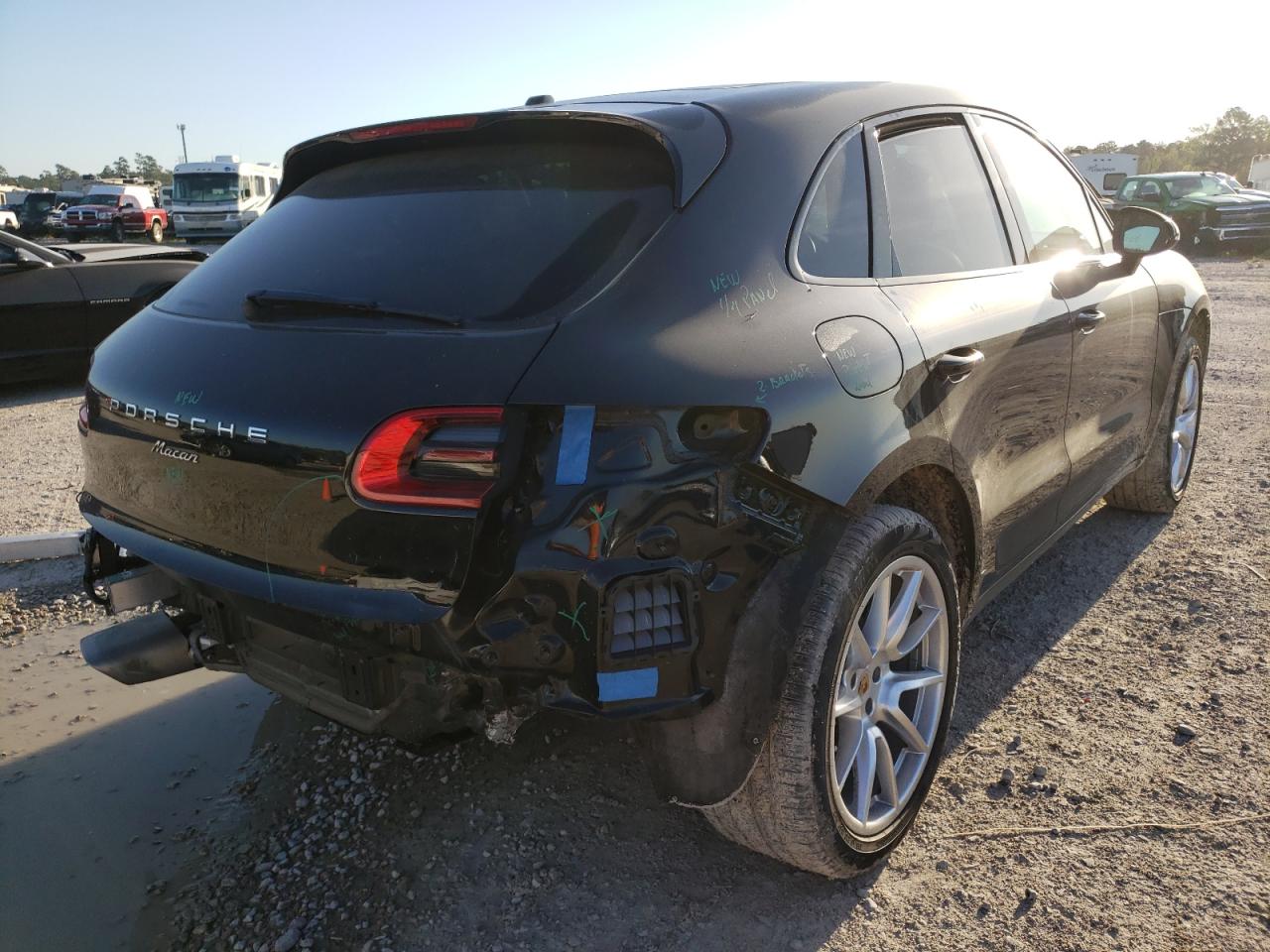 Photo 4 from auction – 2017 PORSCHE MACAN with VIN WP1AA2A55HLB81516