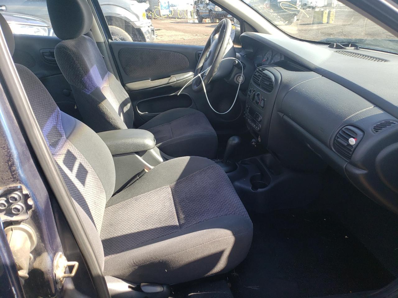 Photo 5 from auction – 2001 DODGE NEON SE with VIN 1B3ES46CX1D247286
