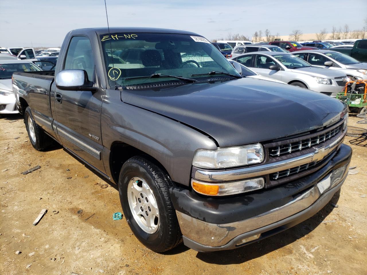 Фото 1 с аукциона – 2000 CHEVROLET SILVERADO с VIN 1GCEC14T7YE239065