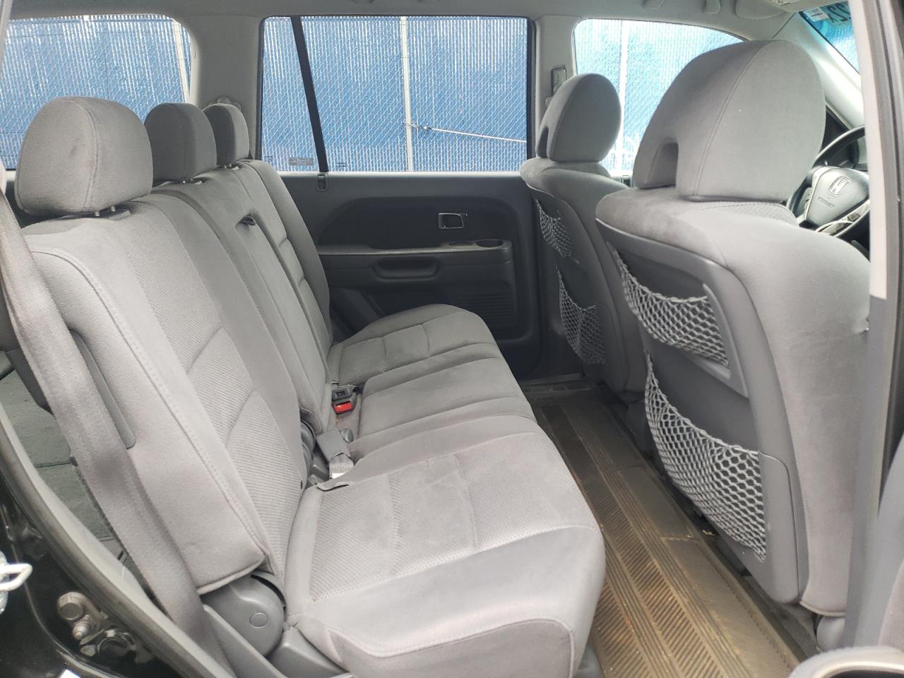 Photo 6 from auction – 2006 HONDA PILOT EX with VIN 5FNYF18436B002530