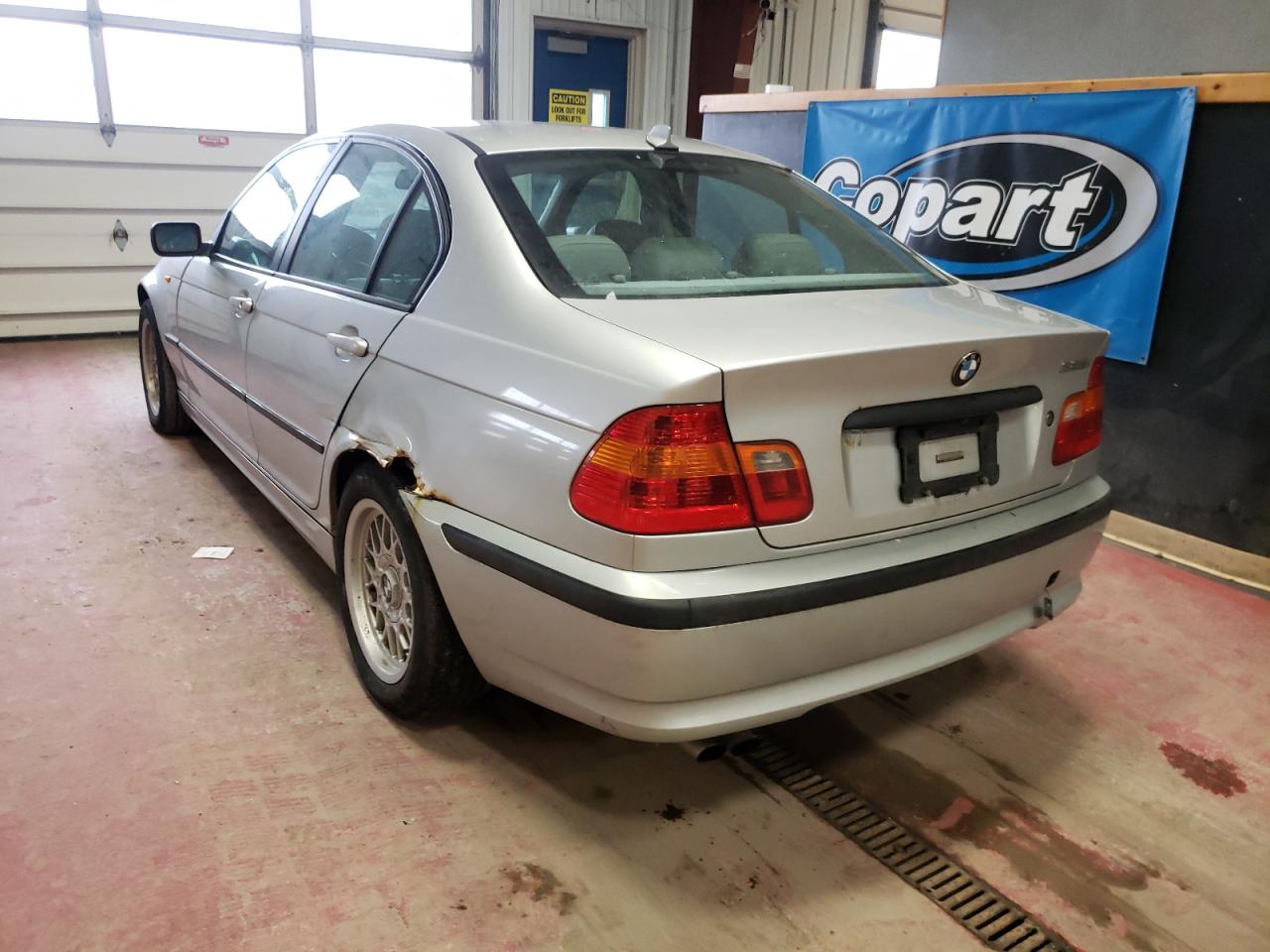 Photo 3 from auction – 2005 BMW 325 I with VIN WBAET374X5NJ85513