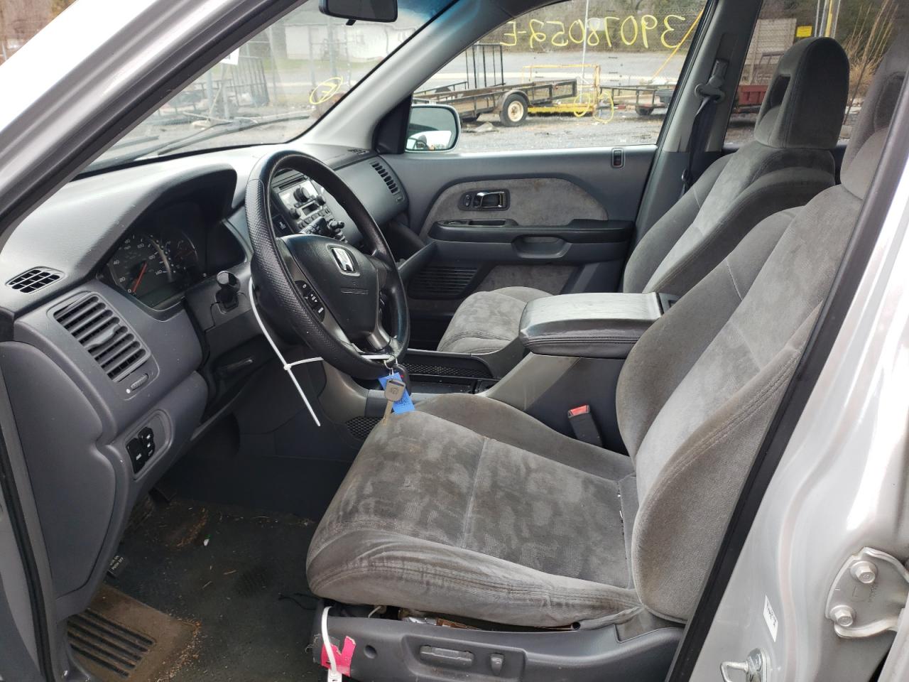 Photo 5 from auction – 2004 HONDA PILOT EX with VIN 2HKYF18404H624016