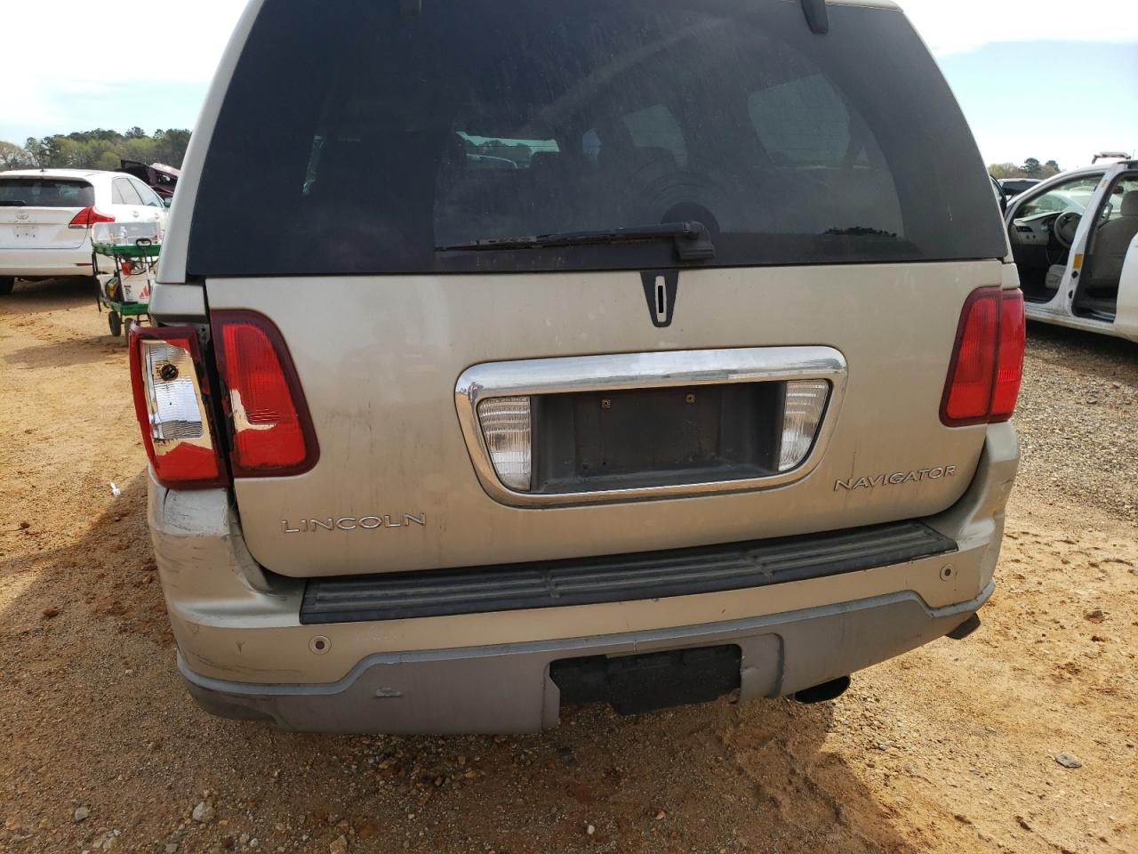 Photo 9 from auction – 2004 LINCOLN NAVIGATOR with VIN 5LMFU27R24LJ31720