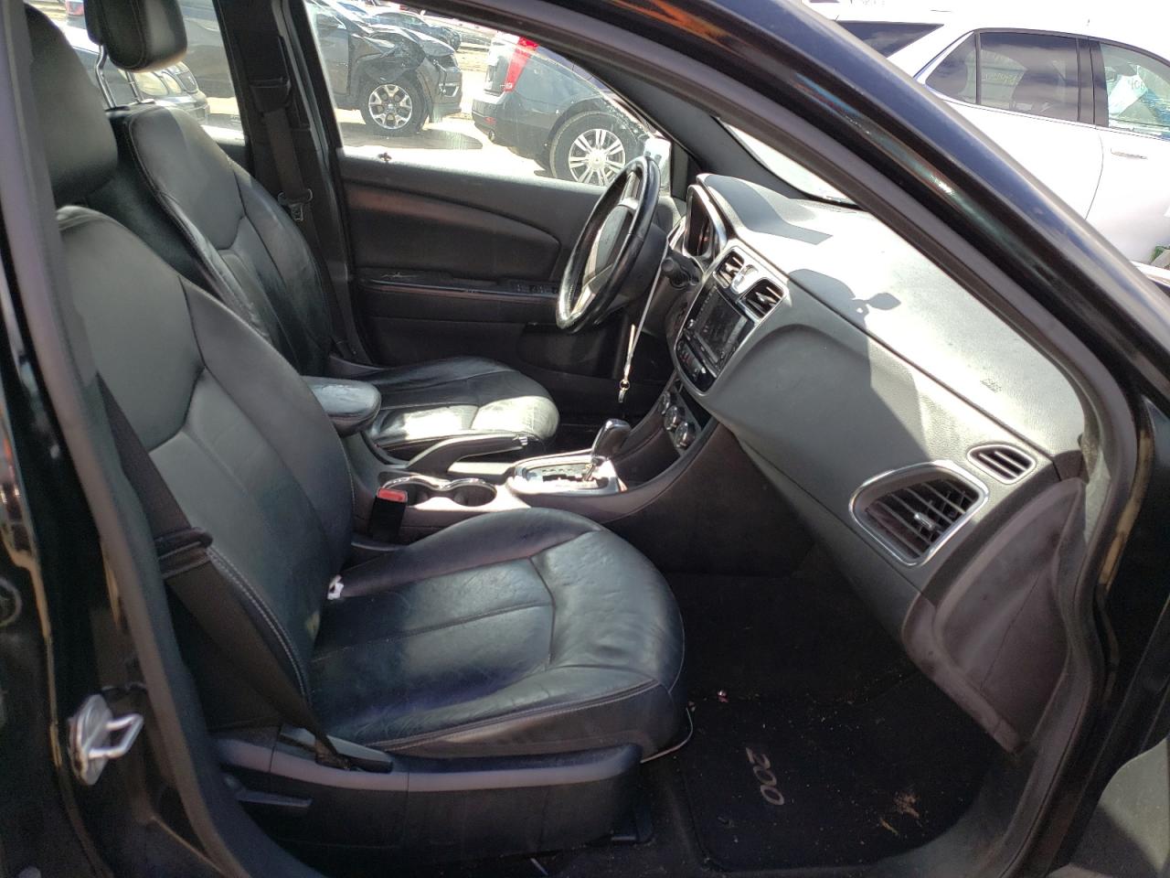 Photo 5 from auction – 2012 CHRYSLER 200 LIMITE with VIN 1C3CCBCB8CN257321