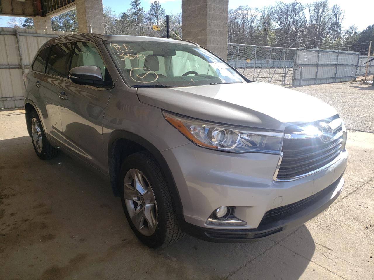 TOYOTA HIGHLANDER 2016 with VIN 5TDDKRFH9GS335231 - Photo from auction
