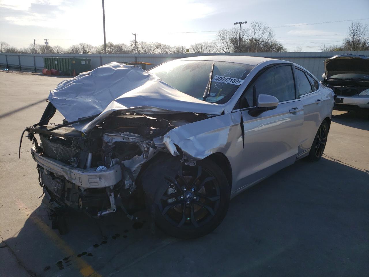 Photo 2 from auction – 2019 FORD FUSION SE with VIN 3FA6P0HD0KR275552