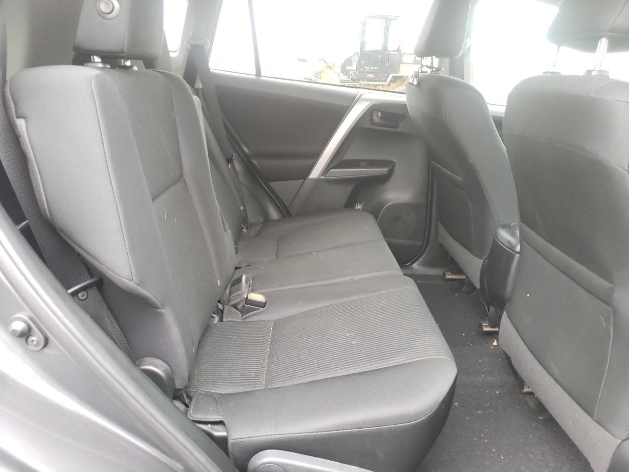 Photo 6 from auction – 2018 TOYOTA RAV4 LE with VIN 2T3BFREV4JW711293