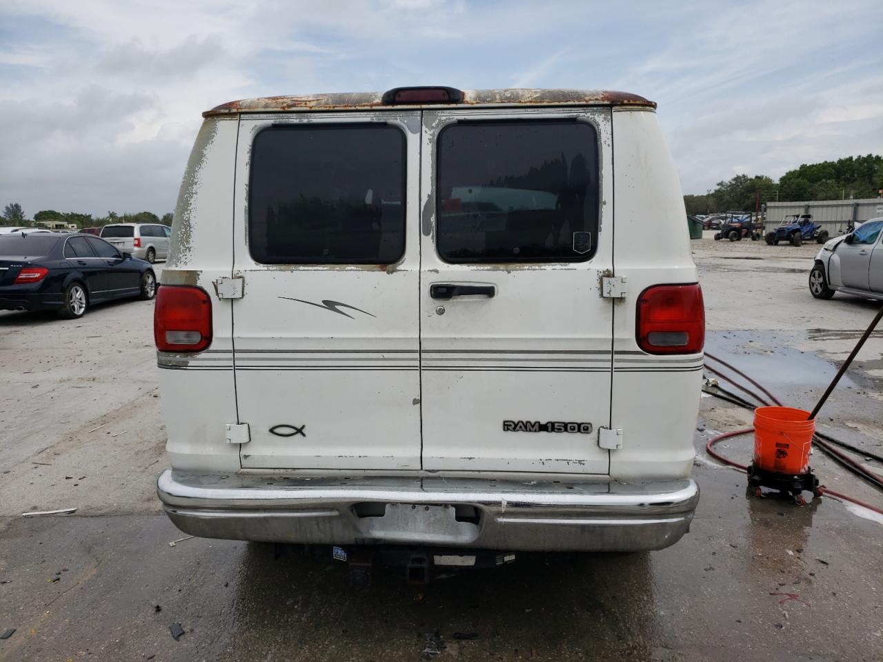 Photo 9 from auction – 2002 DODGE RAM VAN B1 with VIN 2B6HB11Y22K143951