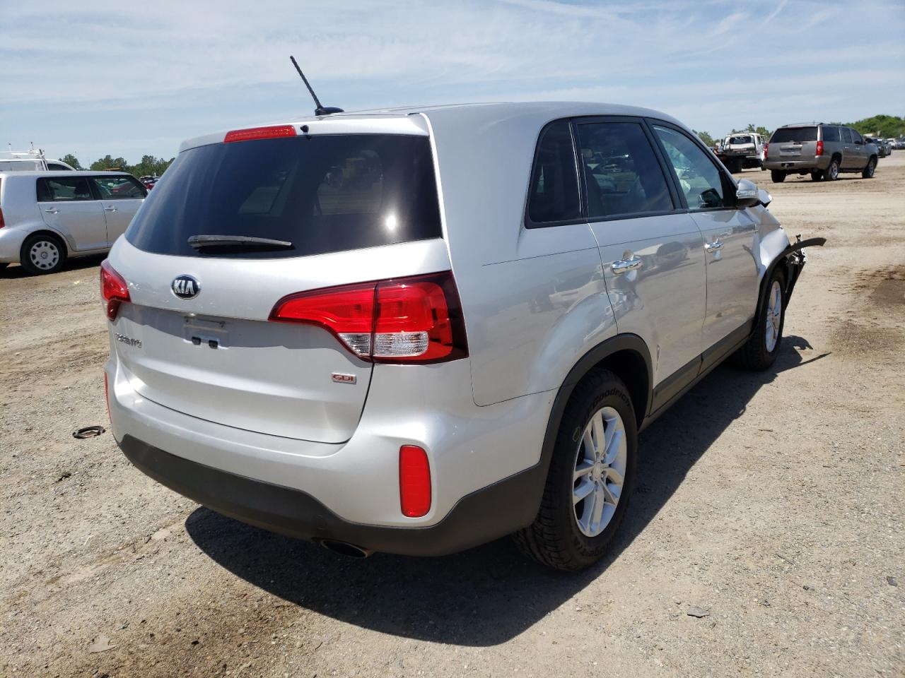 Photo 4 from auction – 2014 KIA SORENTO LX with VIN 5XYKT3A6XEG534726