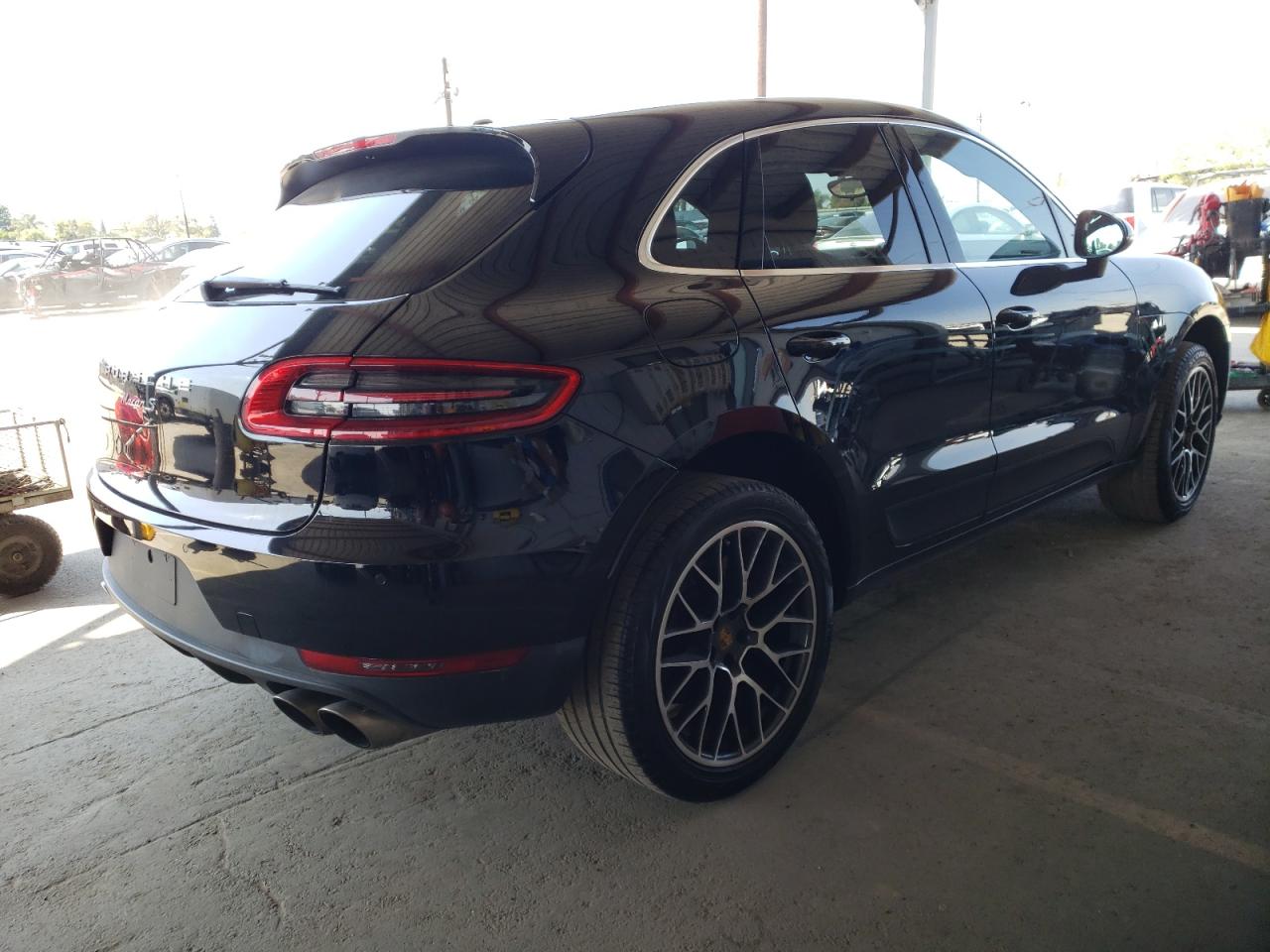 Photo 4 from auction – 2017 PORSCHE MACAN S with VIN WP1AB2A57HLB13151