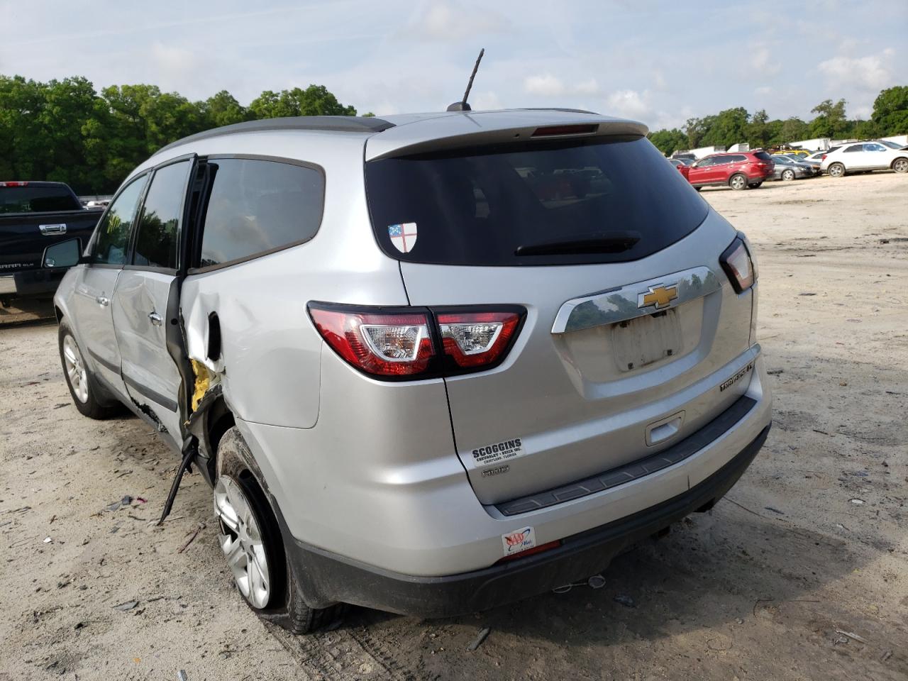 Photo 3 from auction – 2015 CHEVROLET TRAVERSE L with VIN 1GNKVFKD0FJ204076