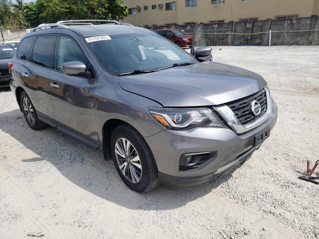 NISSAN PATHFINDER 2017 with VIN 5N1DR2MN2HC611453 - Photo from auction