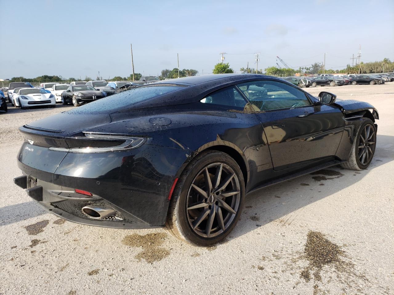 Photo 4 from auction – 2019 ASTON MARTIN DB11 with VIN SCFRMFAW5KGL07841