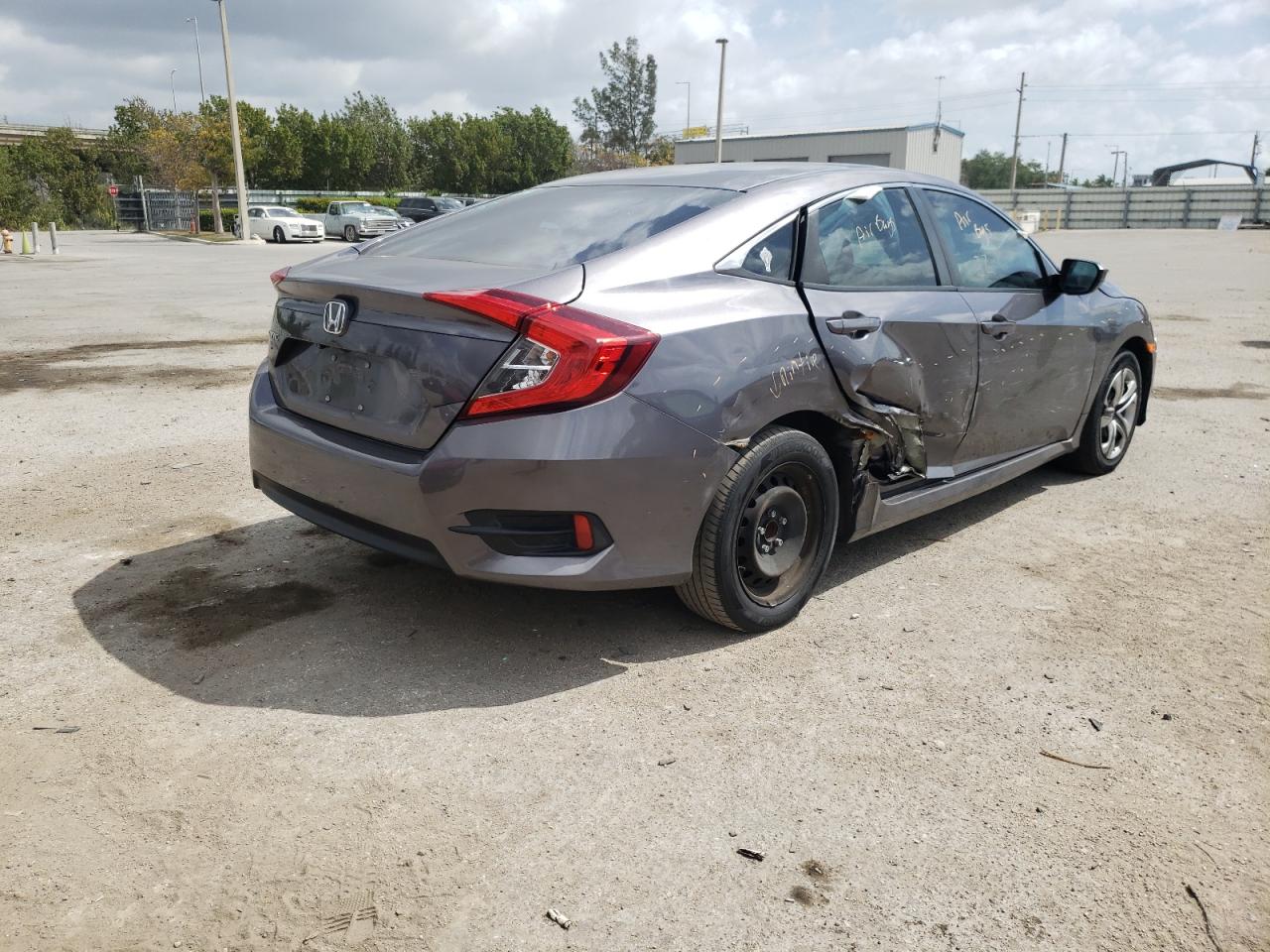 Photo 4 from auction – 2017 HONDA CIVIC LX with VIN 19XFC2F52HE041099