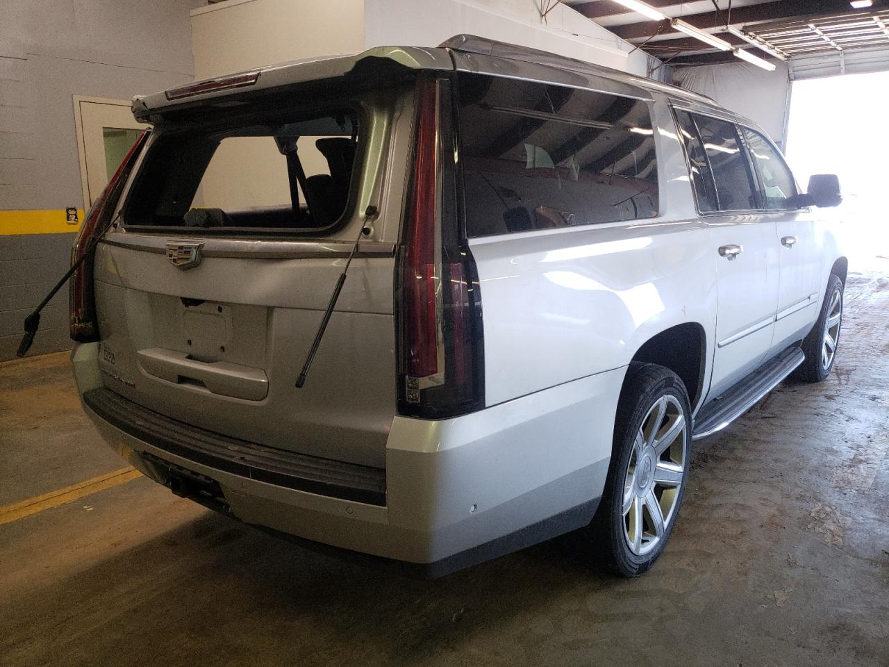Photo 4 from auction – 2019 CADILLAC ESCALADE E with VIN 1GYS3HKJ2KR116930
