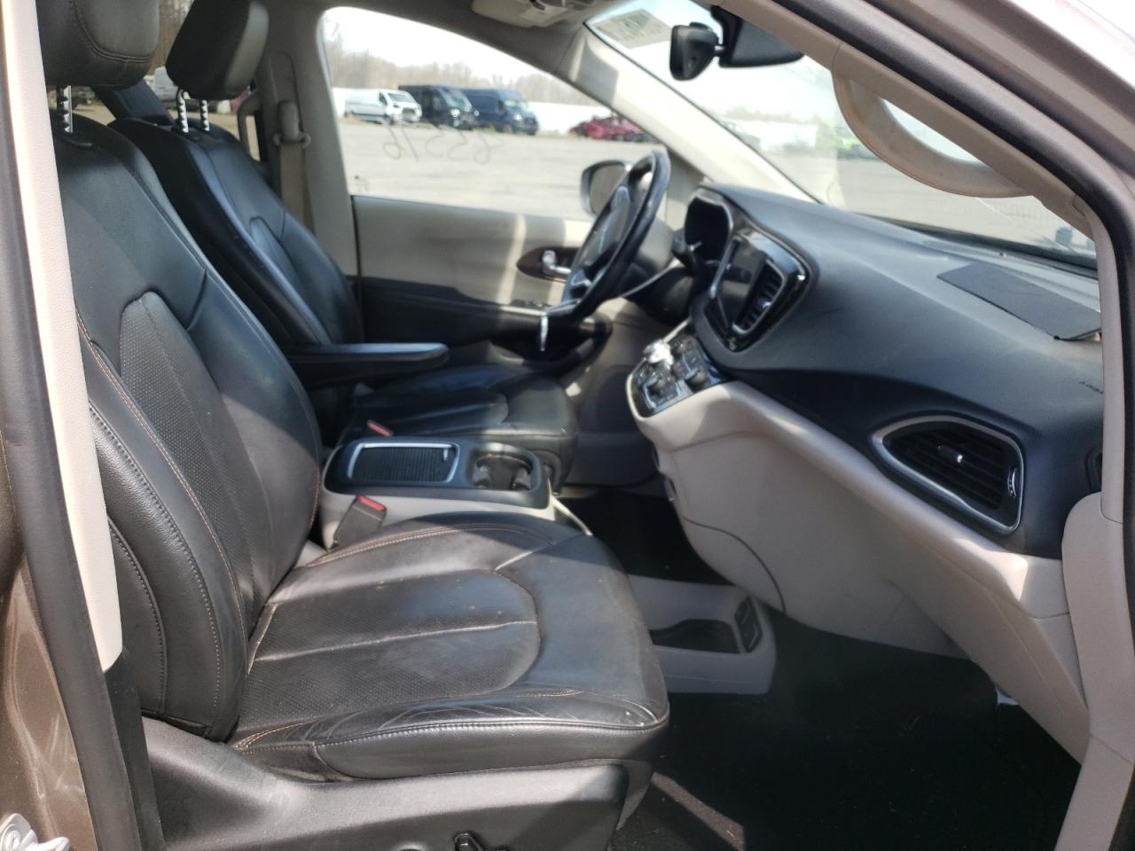 Photo 5 from auction – 2017 CHRYSLER PACIFICA T with VIN 2C4RC1EG5HR703508