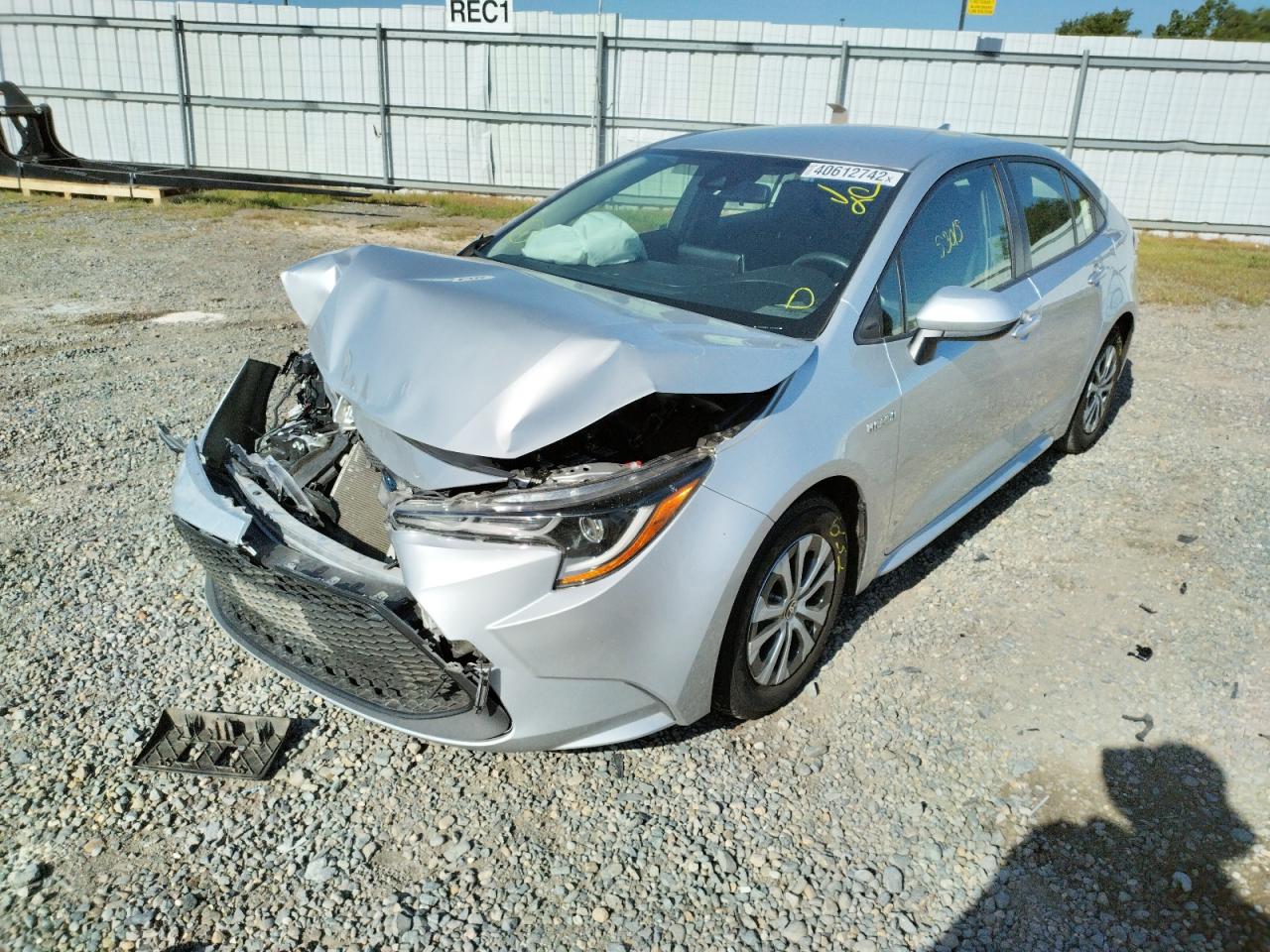 Photo 2 from auction – 2020 TOYOTA COROLLA LE with VIN JTDEBRBEXLJ002897