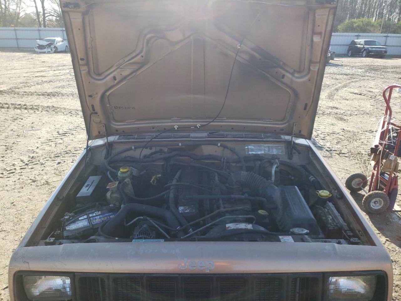 Photo 7 from auction – 2000 JEEP CHEROKEE S with VIN 1J4FN28S4YL187115