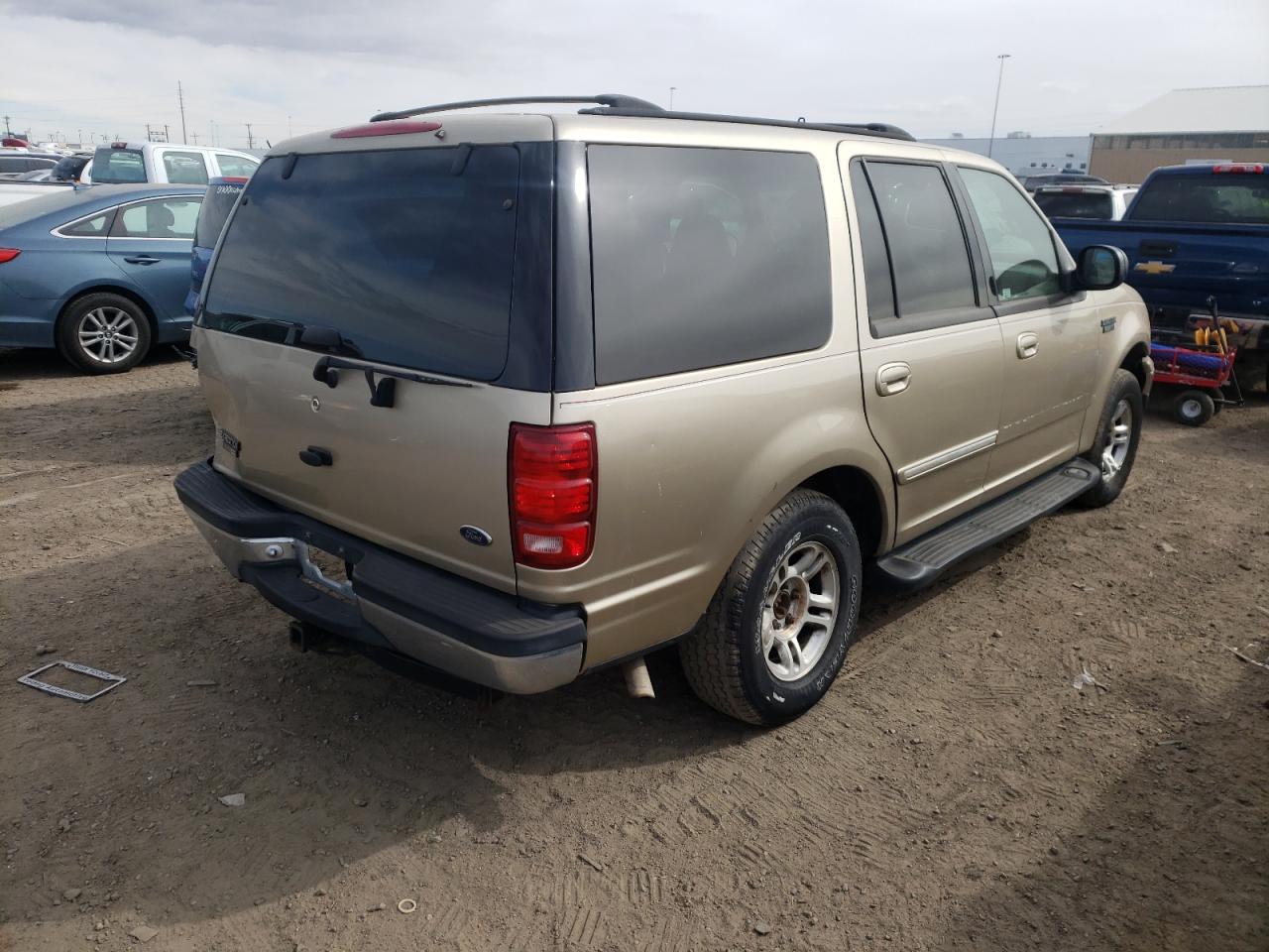 Photo 4 from auction – 2000 FORD EXPEDITION with VIN 1FMRU1563YLB18578