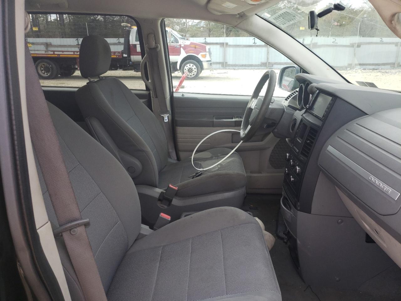 Photo 5 from auction – 2009 DODGE GRAND CARA with VIN 2D8HN44E09R575611
