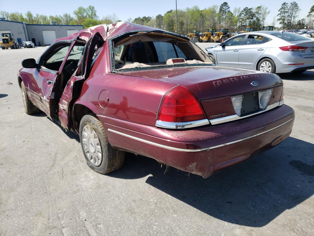 Photo 3 from auction – 2004 FORD CROWN VICT with VIN 2FAFP71W64X106239