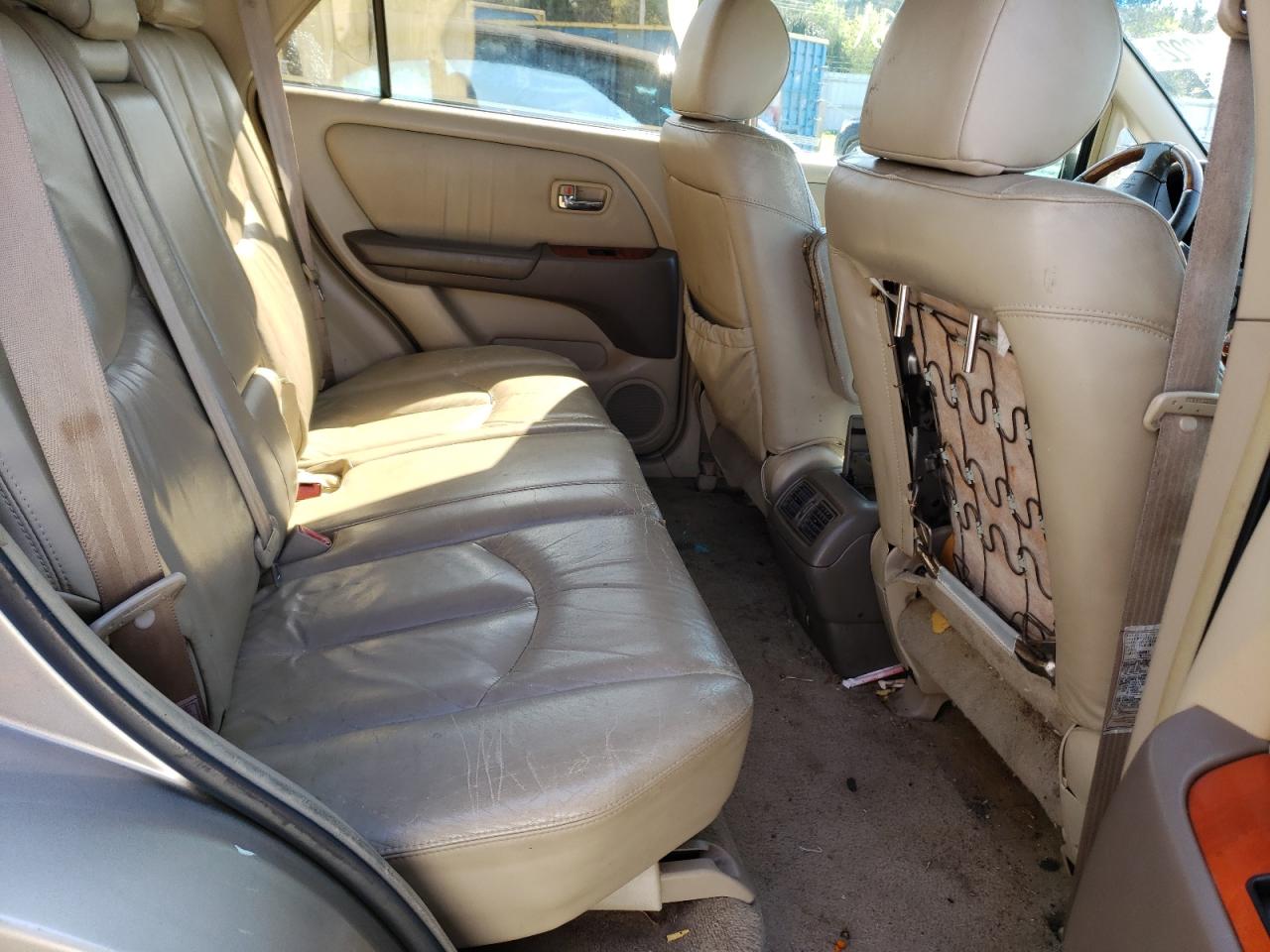 Photo 6 from auction – 2001 LEXUS RX 300 with VIN JTJGF10U410119240