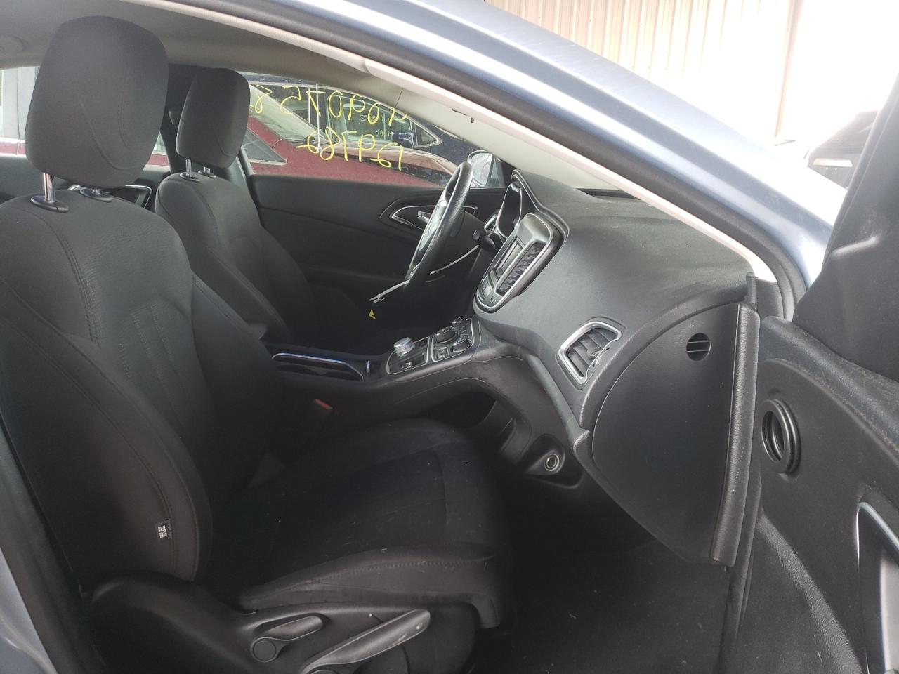 Photo 5 from auction – 2015 CHRYSLER 200 LIMITE with VIN 1C3CCCAB0FN667379