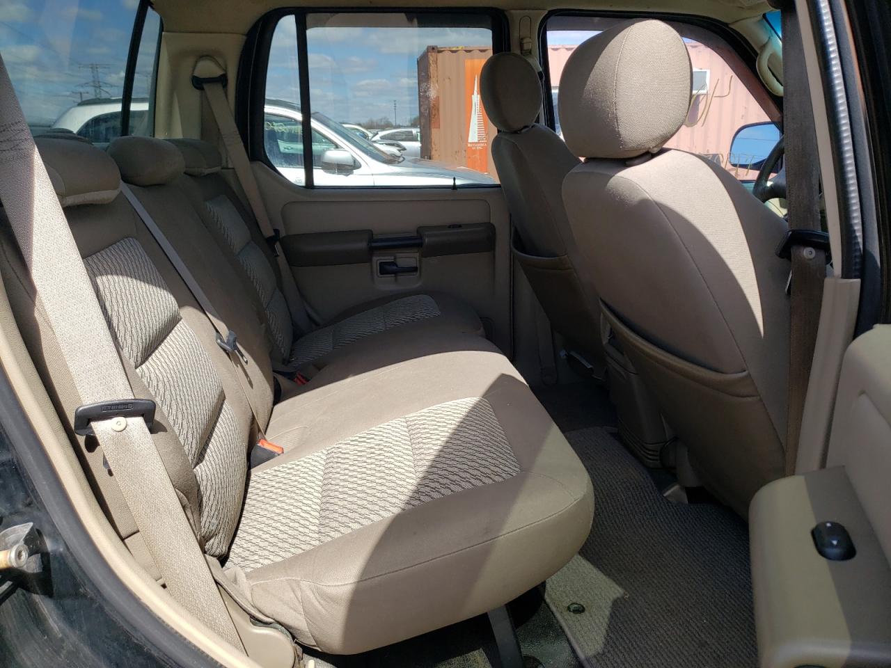 Photo 6 from auction – 2005 FORD EXPLORER S with VIN 1FMZU67K45UA22813