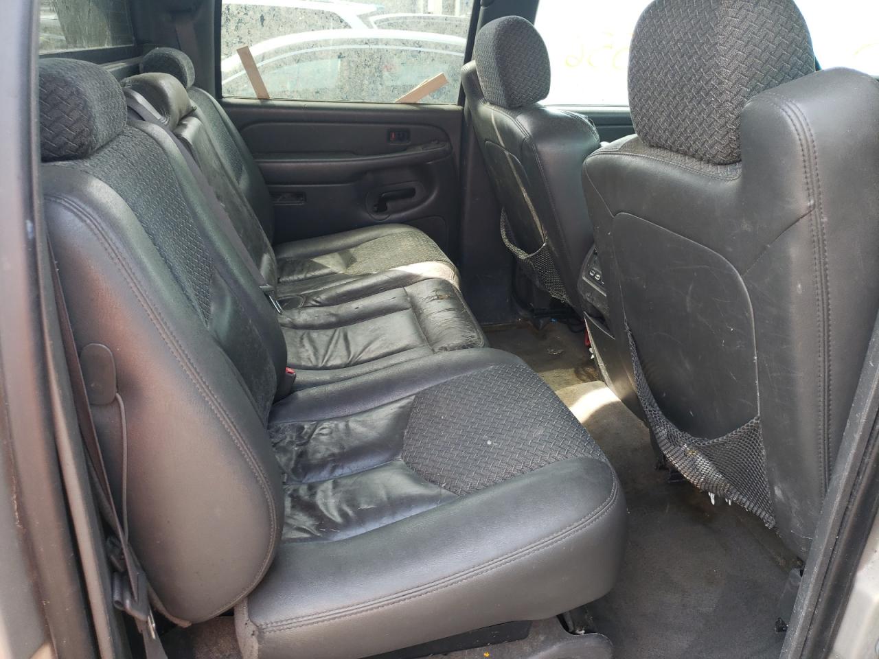 Photo 6 from auction – 2004 CHEVROLET AVALANCHE with VIN 3GNEC12T54G166369