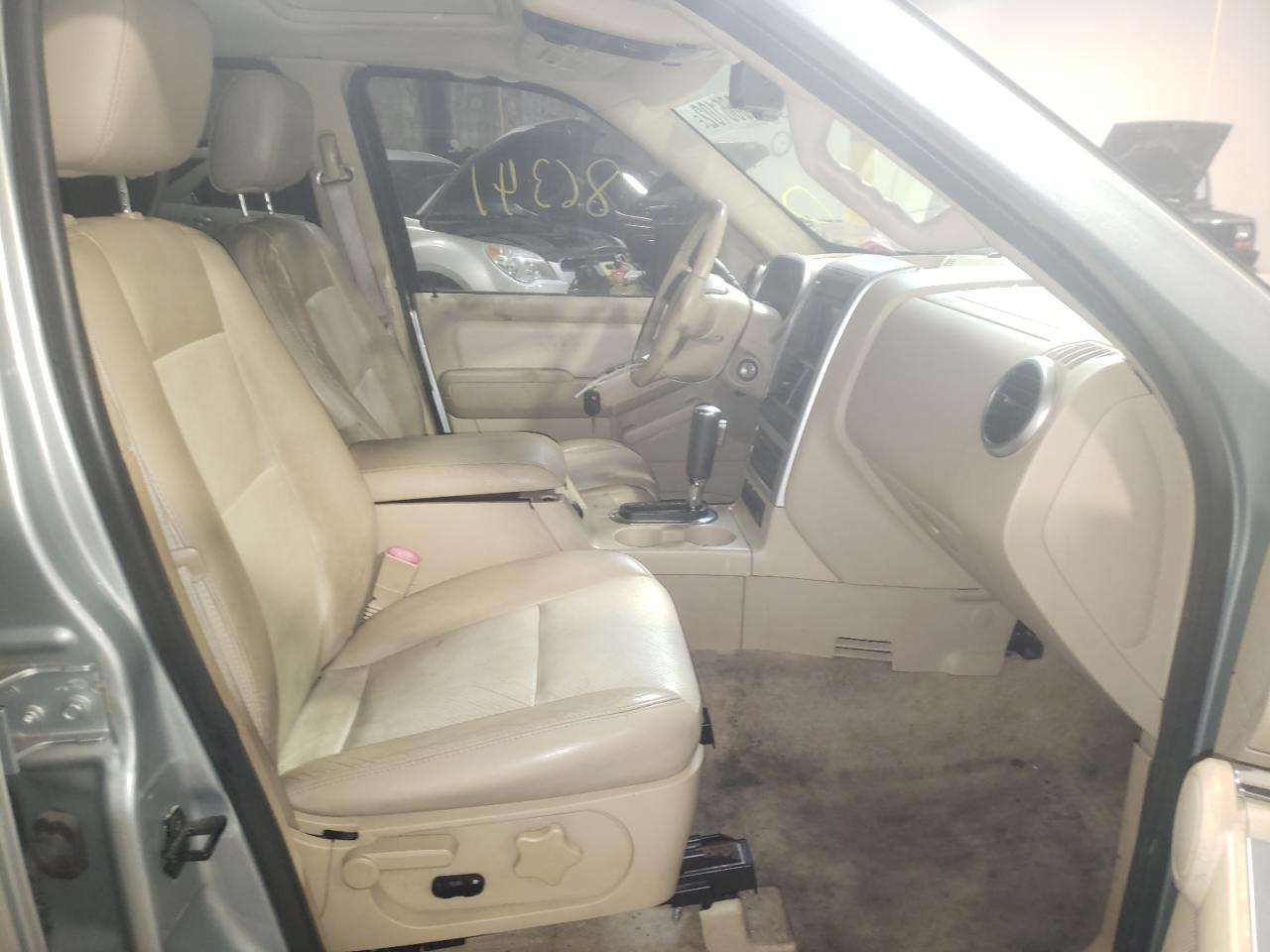 Photo 5 from auction – 2006 MERCURY MOUNTAINEE with VIN 4M2EU48816UJ22390