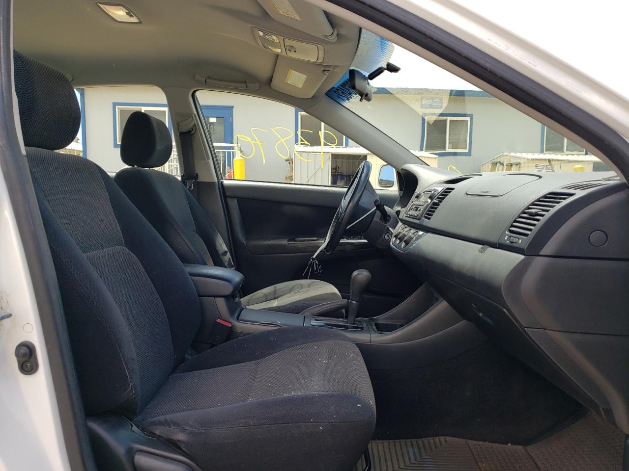Photo 5 from auction – 2002 TOYOTA CAMRY LE with VIN JTDBE32K020068716