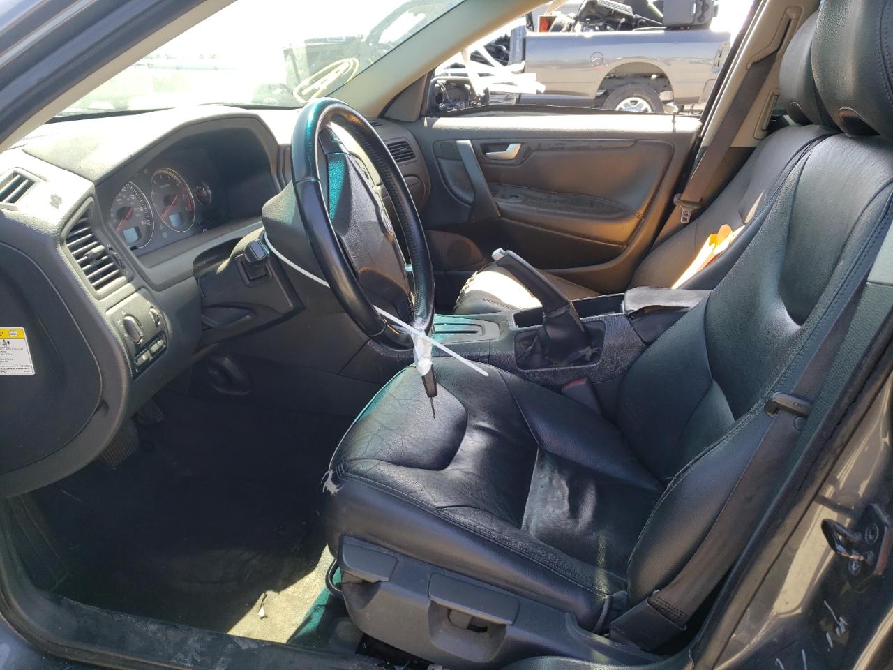 Photo 5 from auction – 2004 VOLVO S60 with VIN YV1RS61T142412235