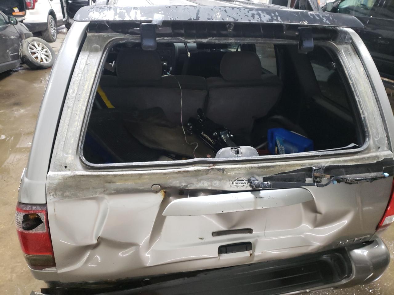 Photo 9 from auction – 2001 NISSAN PATHFINDER with VIN JN8DR09Y31W611515