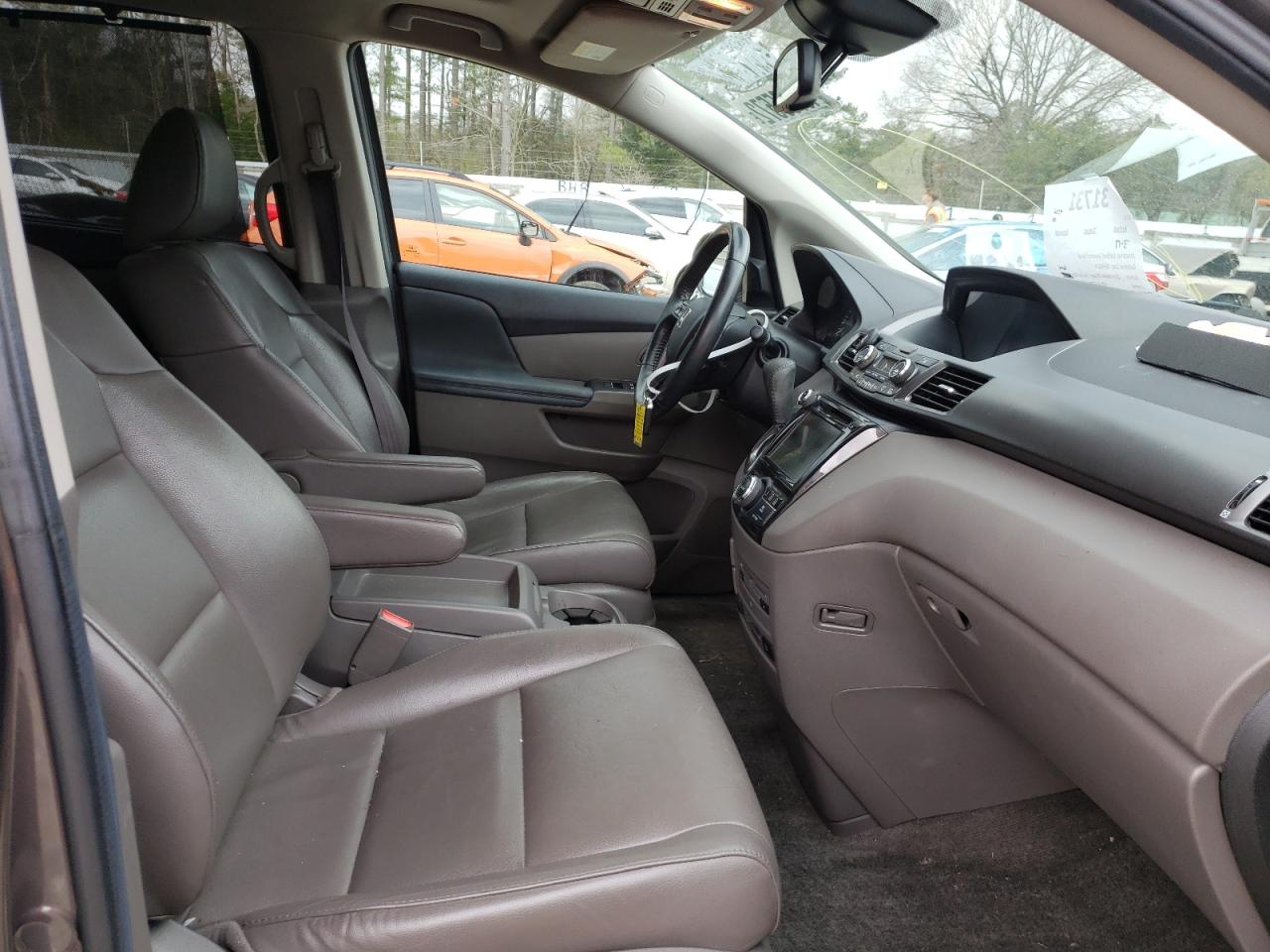 Photo 5 from auction – 2014 HONDA ODYSSEY TO with VIN 5FNRL5H94EB010862