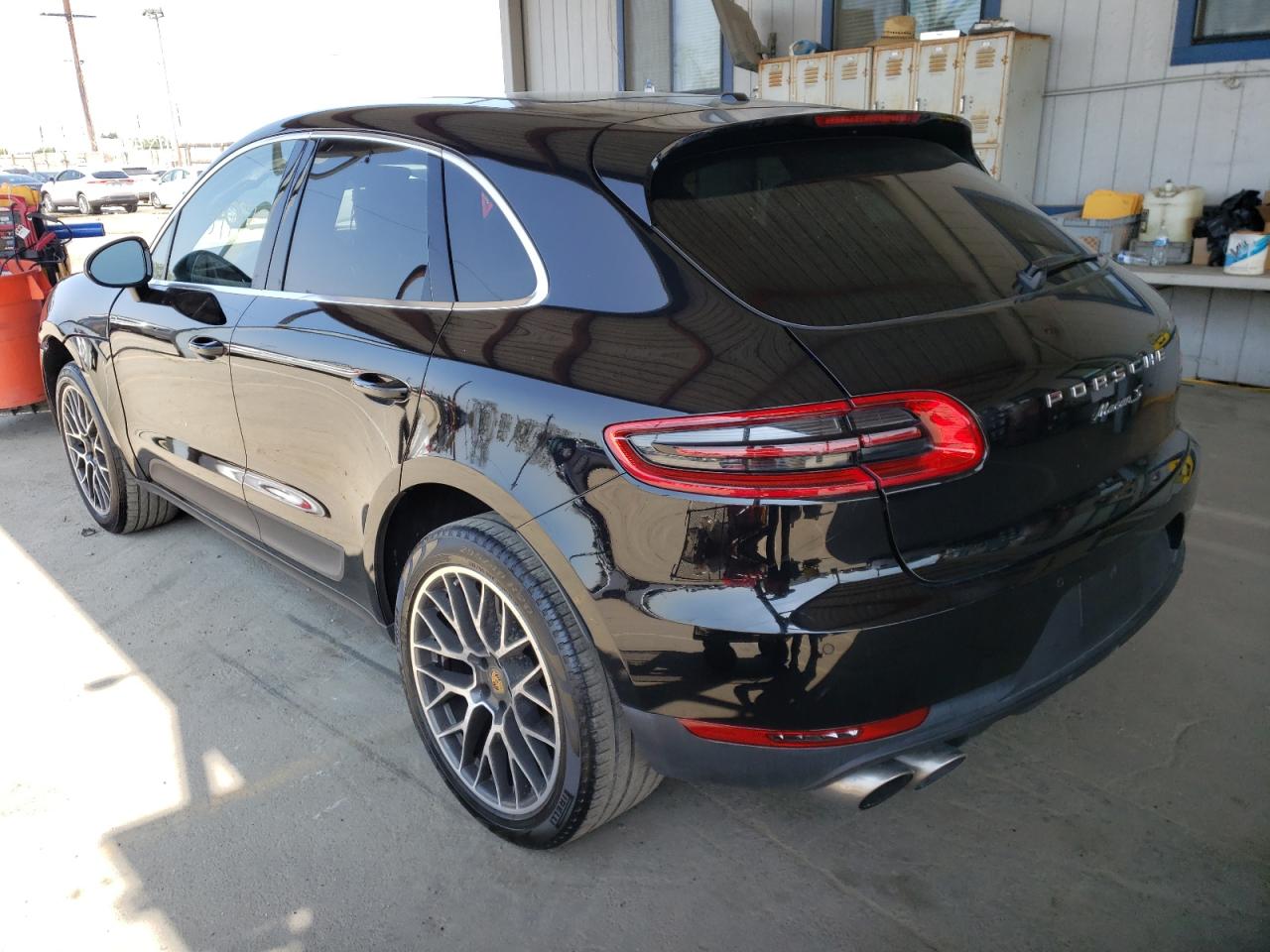 Photo 3 from auction – 2017 PORSCHE MACAN S with VIN WP1AB2A57HLB13151