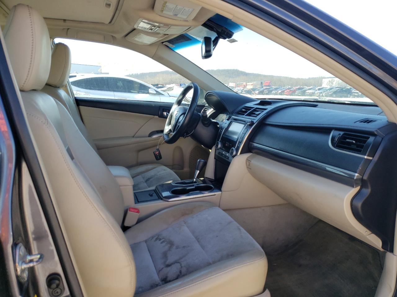 Photo 5 from auction – 2014 TOYOTA CAMRY HYBR with VIN 4T1BD1FK4EU109018