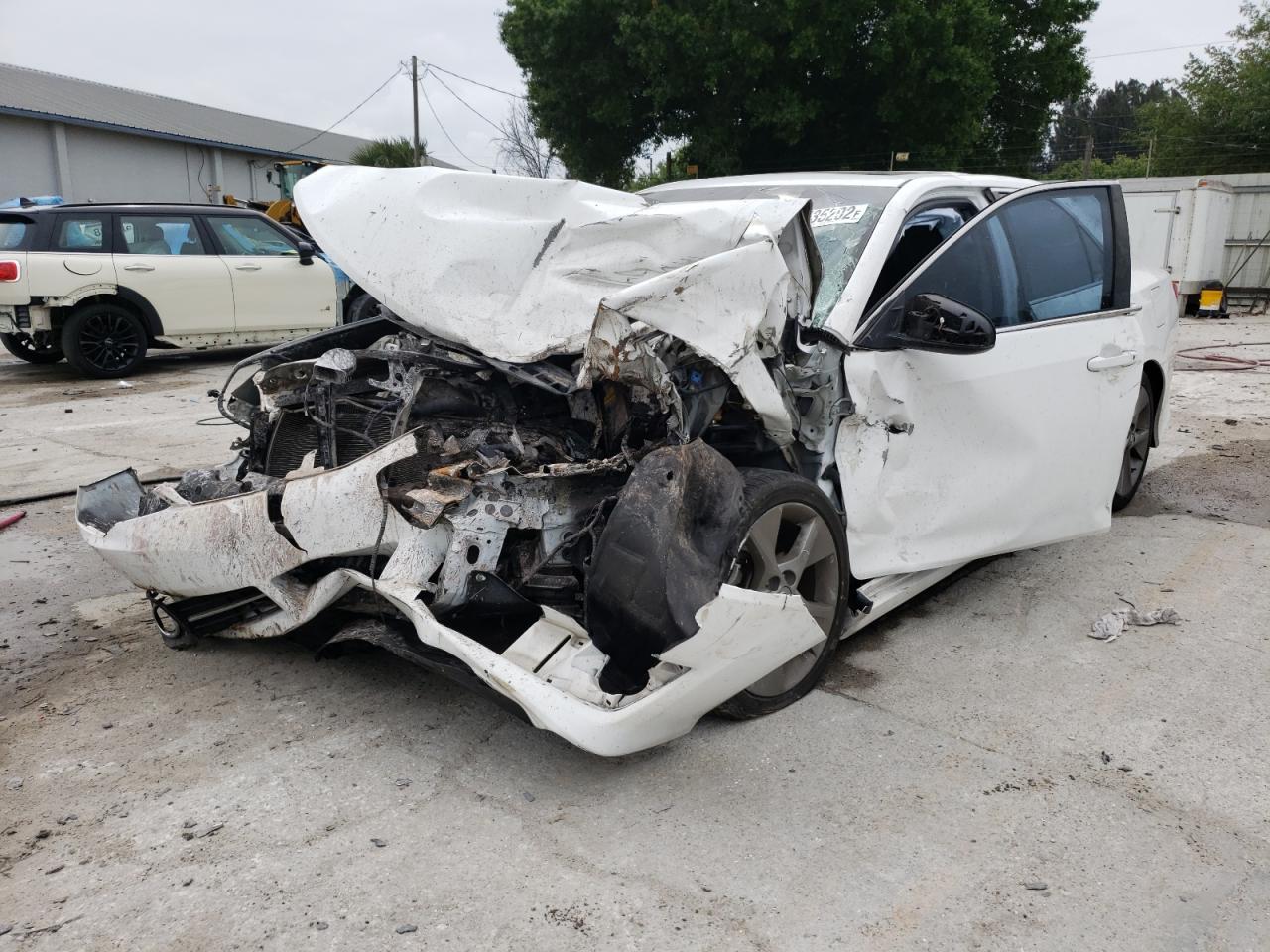 Photo 2 from auction – 2014 TOYOTA CAMRY L with VIN 4T1BF1FK8EU736556