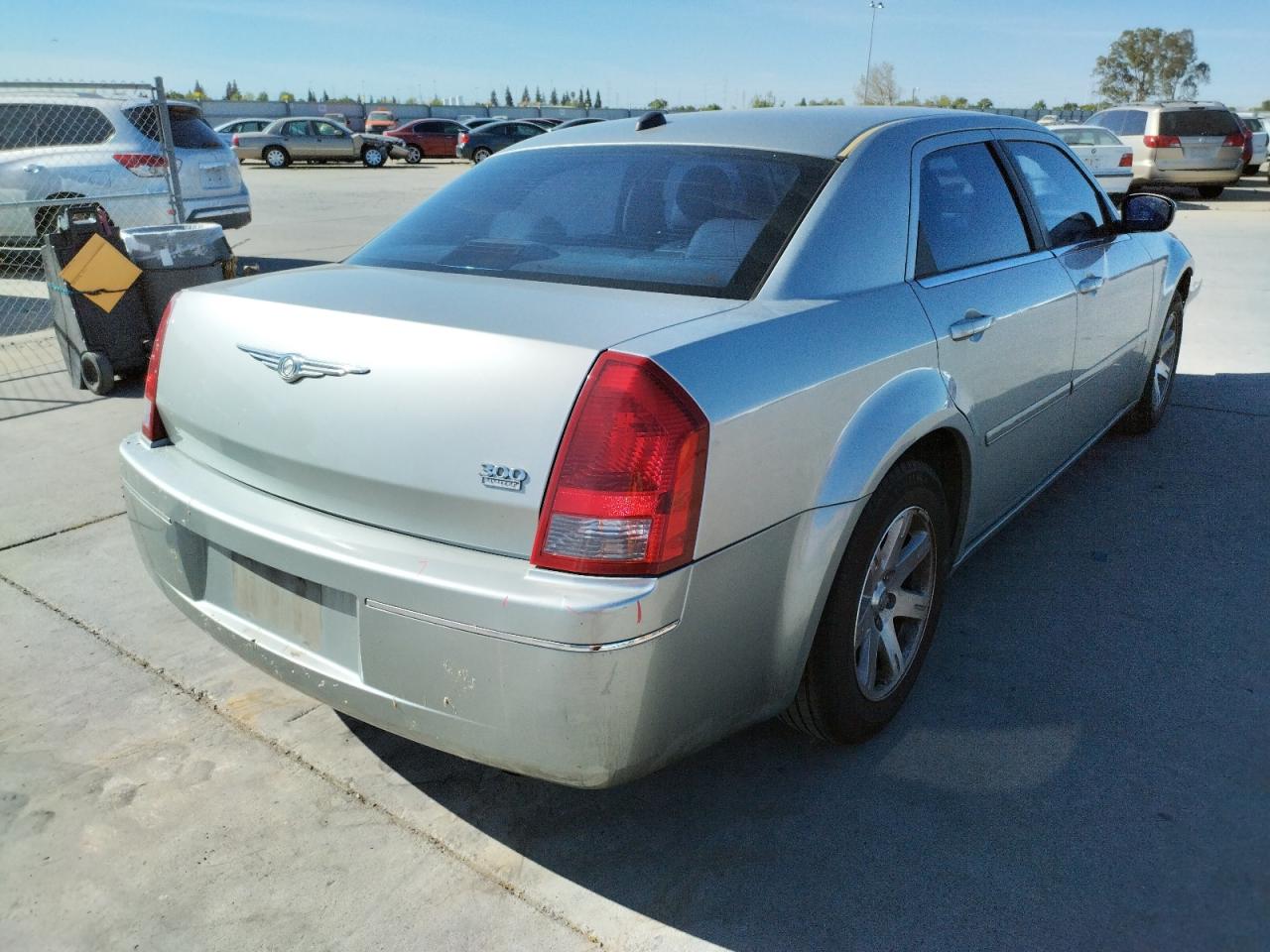 Photo 4 from auction – 2005 CHRYSLER 300 TOURIN with VIN 2C3JA53G75H137130