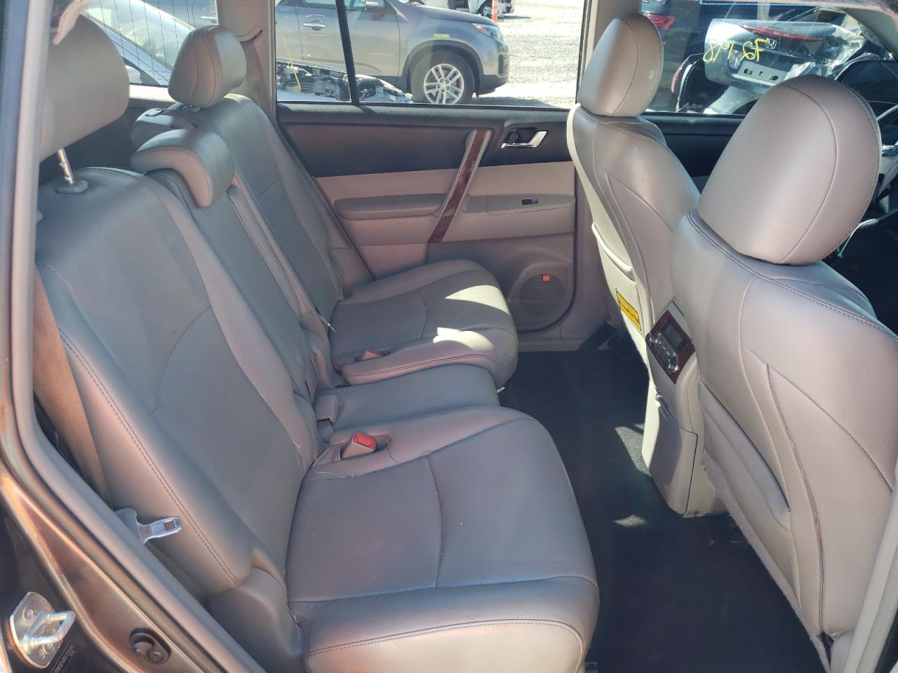 Photo 6 from auction – 2013 TOYOTA HIGHLANDER with VIN 5TDYK3EH0DS125306