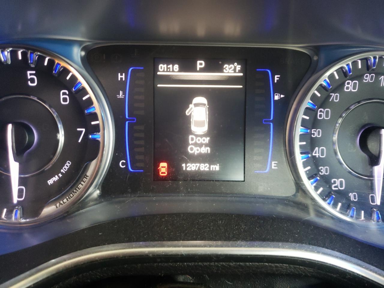 Photo 8 from auction – 2015 CHRYSLER 200 LIMITE with VIN 1C3CCCAB0FN667379