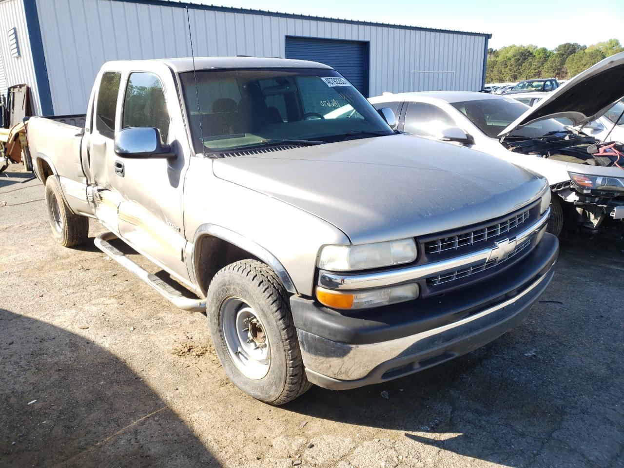CHEVROLET SILVERADO 2000 with VIN 1GCFC29U8YE415729 - Photo from auction