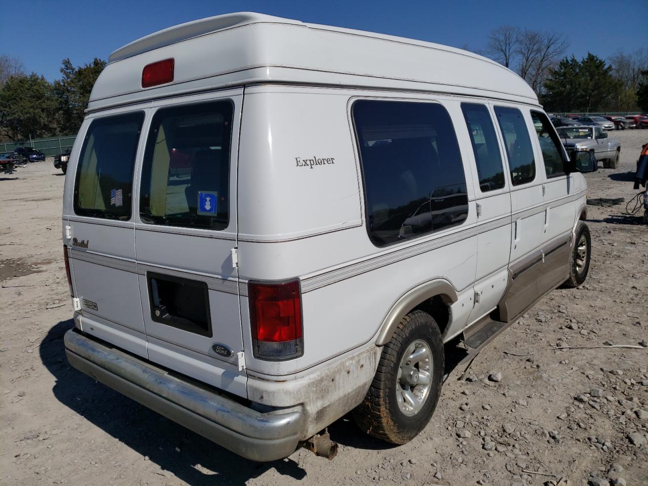 Photo 4 from auction – 2001 FORD ECONOLINE with VIN 1FDRE14L61HB76679