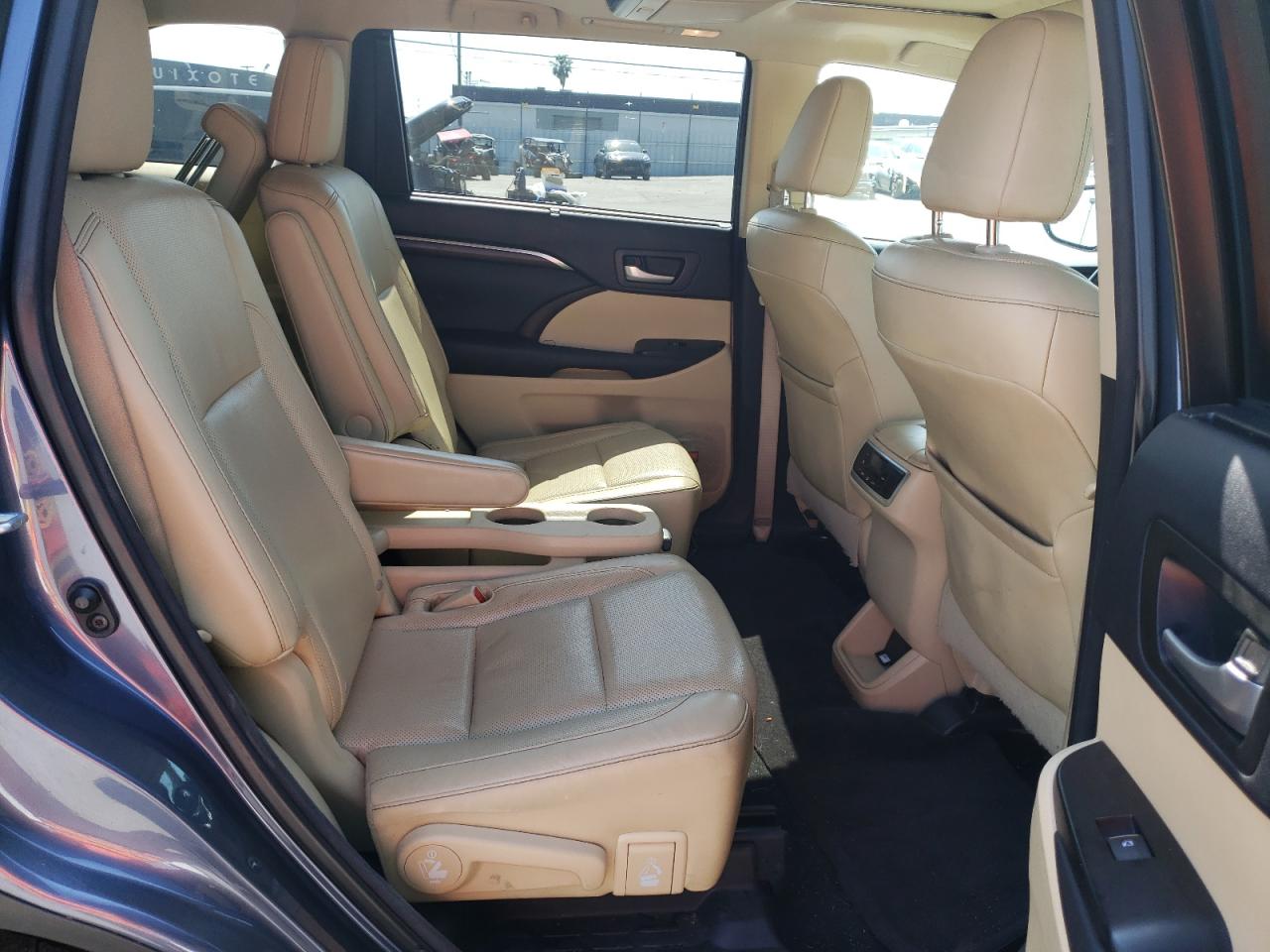 Photo 6 from auction – 2015 TOYOTA HIGHLANDER with VIN 5TDDCRFHXFS007540